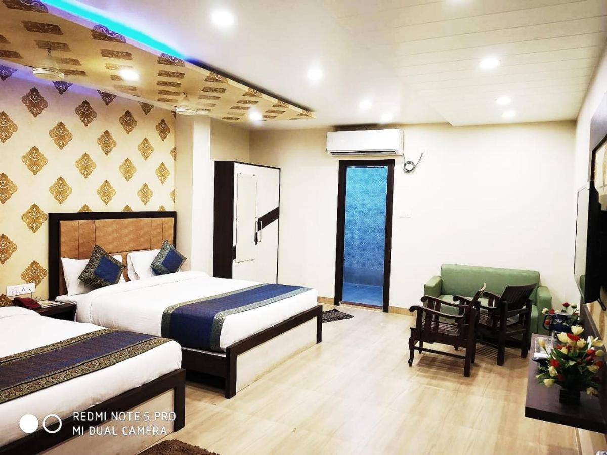Hotel Aadesh Palace Bénarès Extérieur photo
