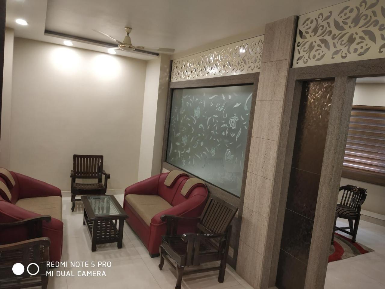 Hotel Aadesh Palace Bénarès Extérieur photo