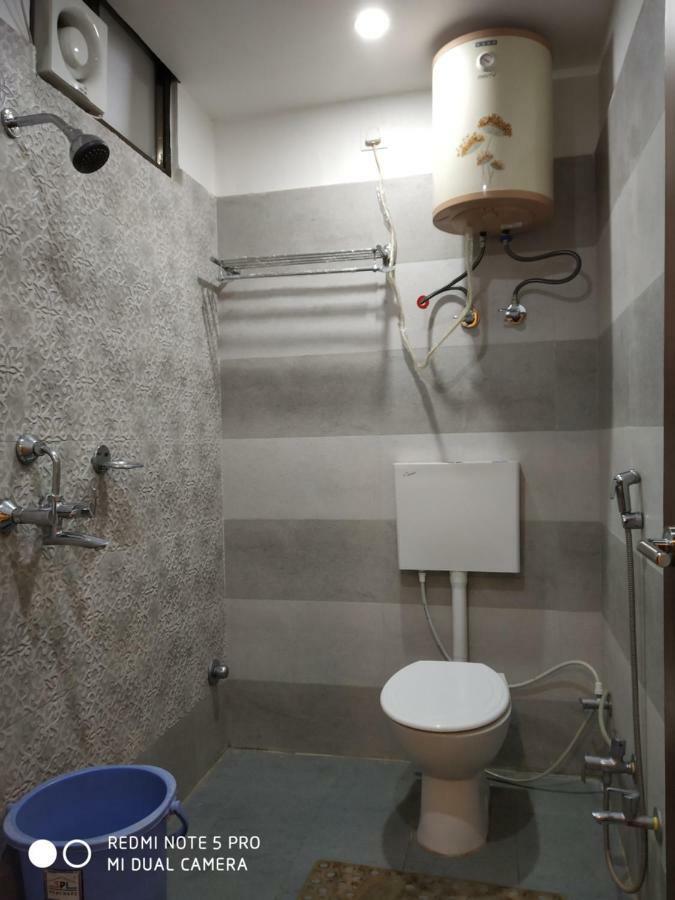 Hotel Aadesh Palace Bénarès Extérieur photo